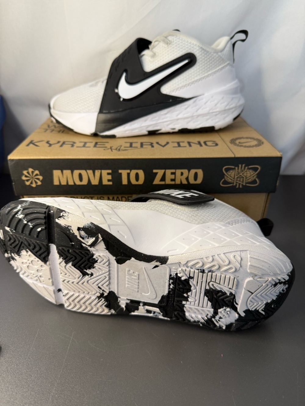 Like New Nike Unisex Kids' Team Hustle D Basketball Shoes
